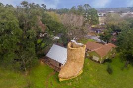 boot_shaped_house_04
